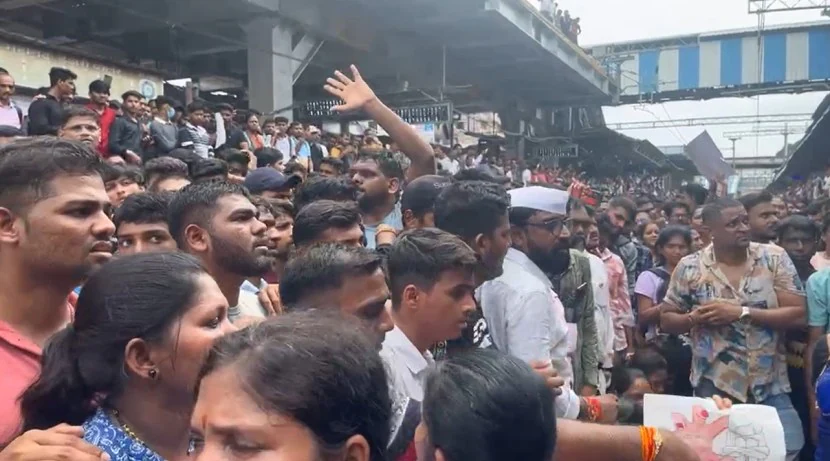 बदलापुर: आरोपी अक्षय की 4 महीने पहले हुई थी दूसरी शादी, पड़ोसी बोले- नहीं जानते थे ऐसा हैवान यहां रहता है